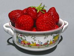 Ripe sweet strawberries in a bowl