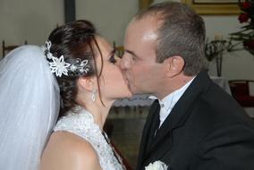 wedding kissing love