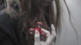 Hairstyle Lady with toy