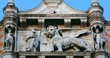 lions wings sculpture view