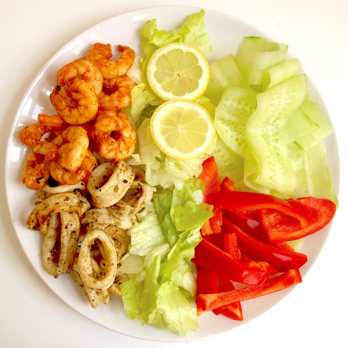 appetizers with shrimp and vegetables