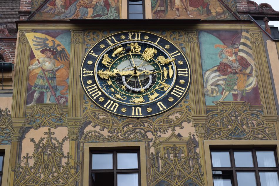 Часы здания