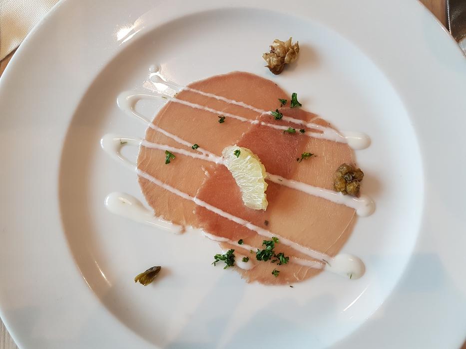meat platter with lemon
