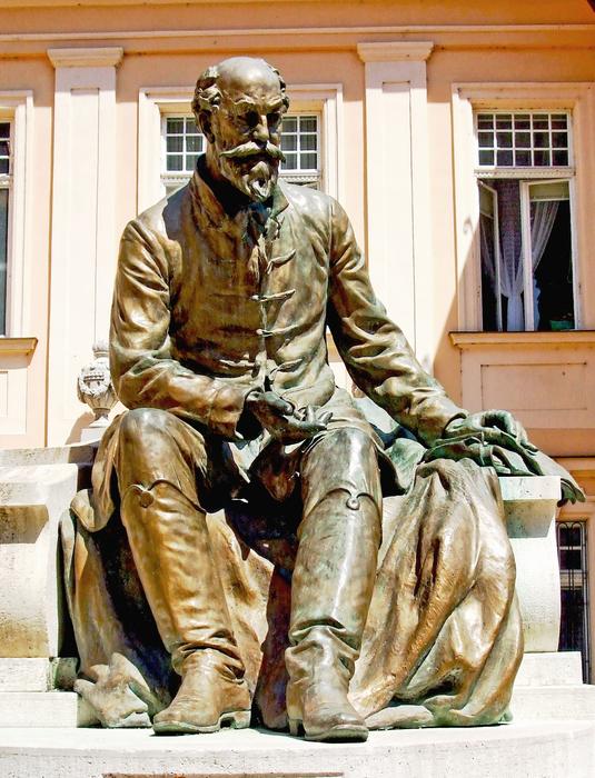 Statue Jókai Slovakia