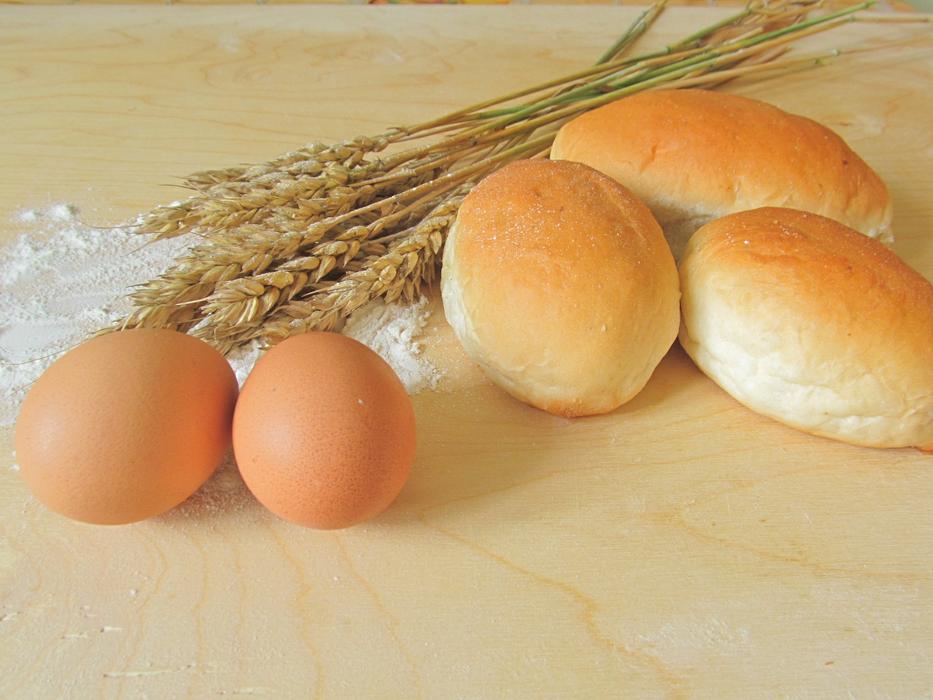 buns with raw eggs