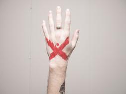red cross Hand