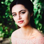 Girl Makeup Mogel green background