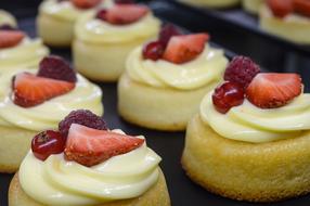 creamy berry desserts