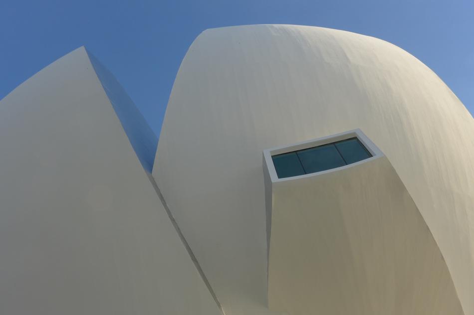 white facade of the museum in singapore