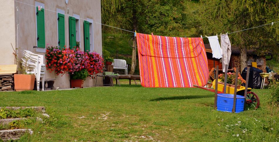 Laundry Flowers House Roll