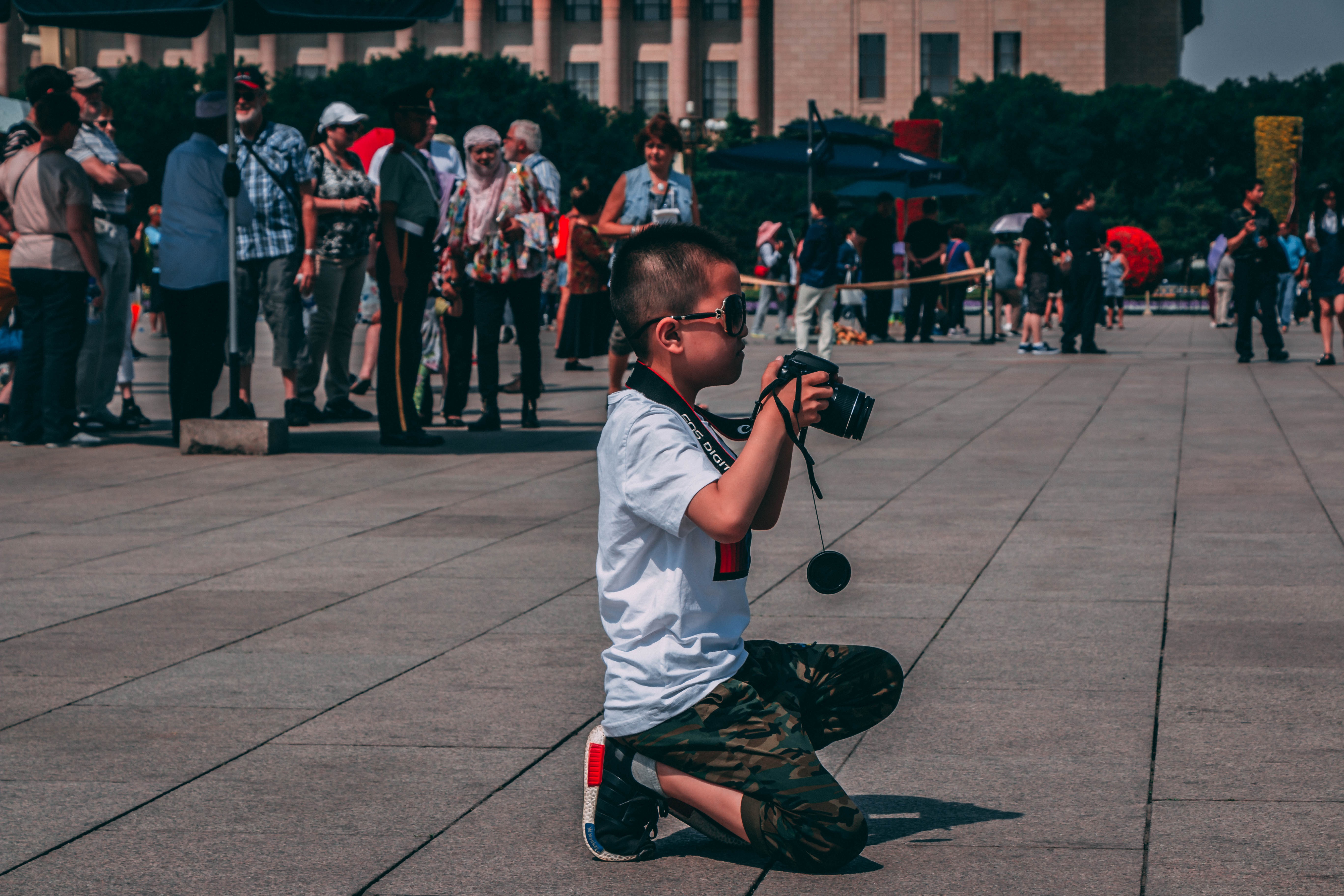 Camera boys. Фотоаппарат для стрит фотографии. Лучшие фотокамеры для стрит-фото. Лучшая камера для стрит фотографии. Никон канонов гуру фотозоны