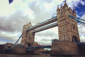 London Bridge Architecture