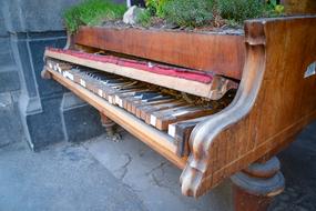 broken piano close up