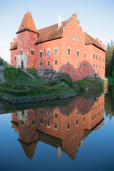 Red Lhota Castle Lake