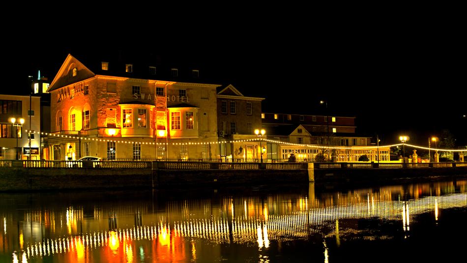 Photo Night By The River