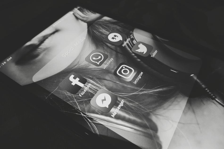 Monochrome desktop phone
