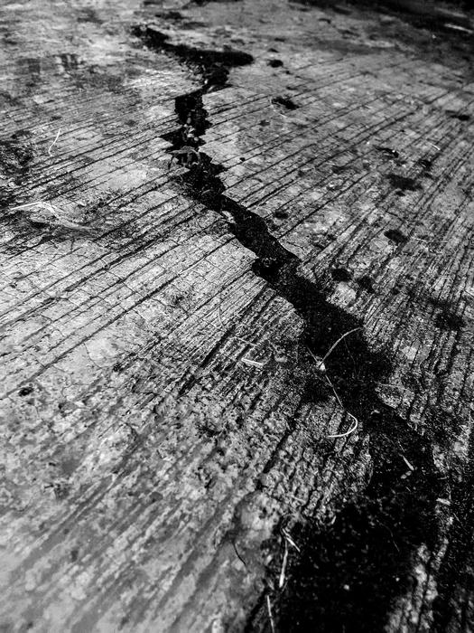 Cracks Tremor Earthquake