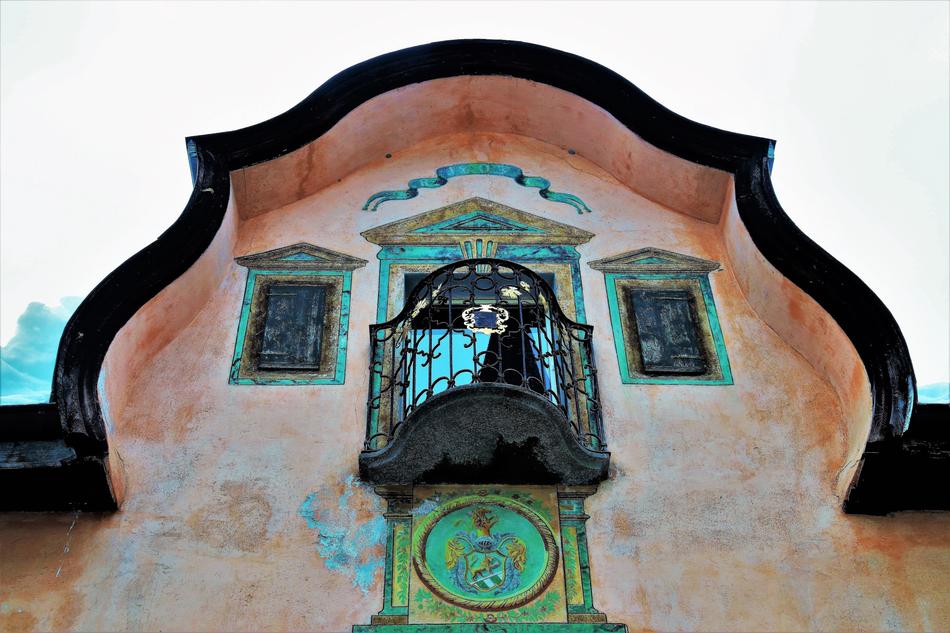 Monument Facade Balcony