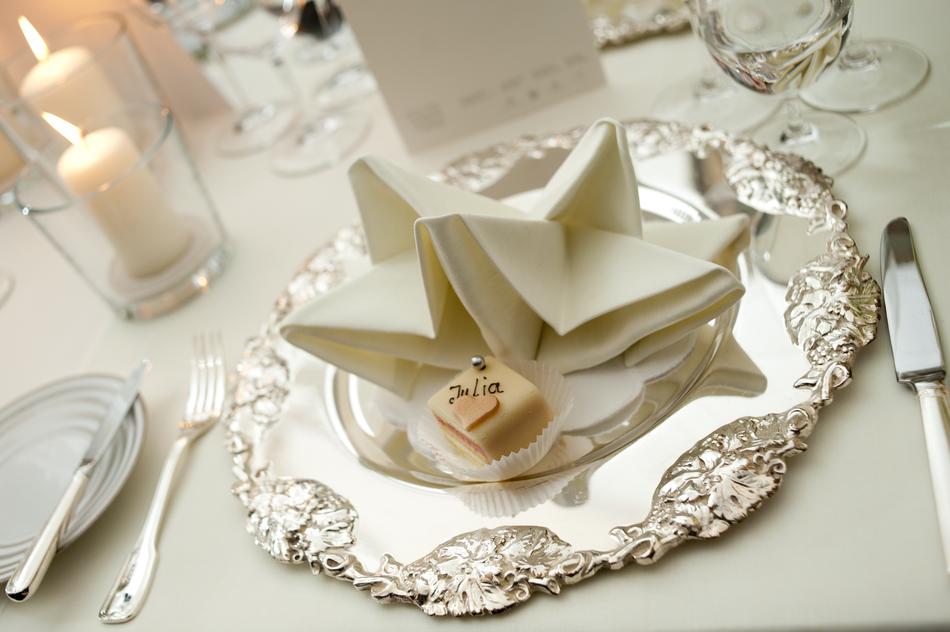 white napkins on a tray
