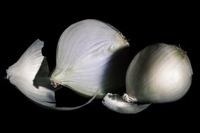 Sliced ripe onions