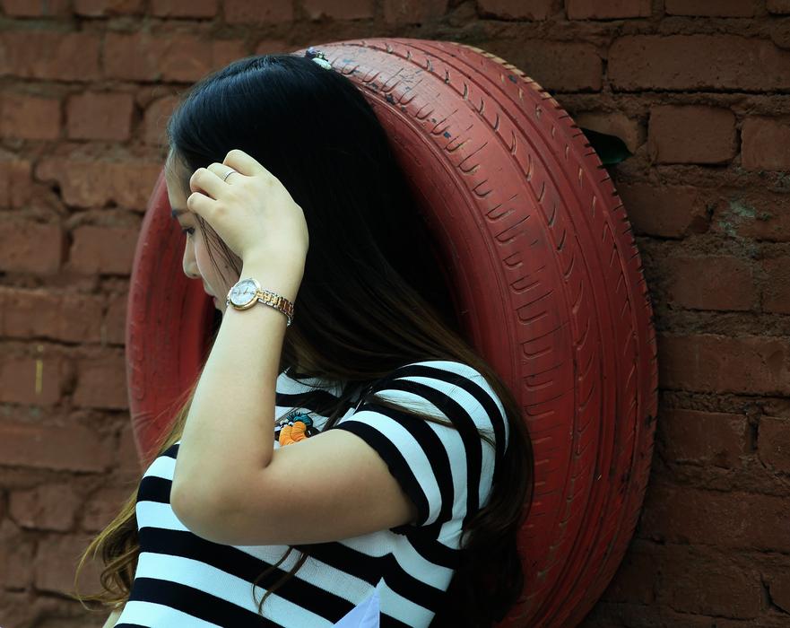 girl red circle wall view