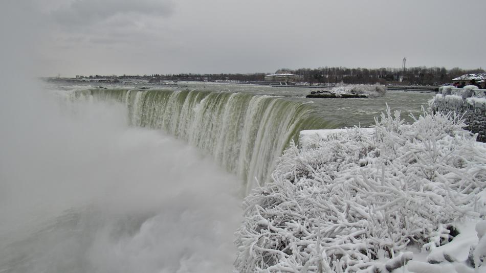 Niagara Falls Frozen water in winter