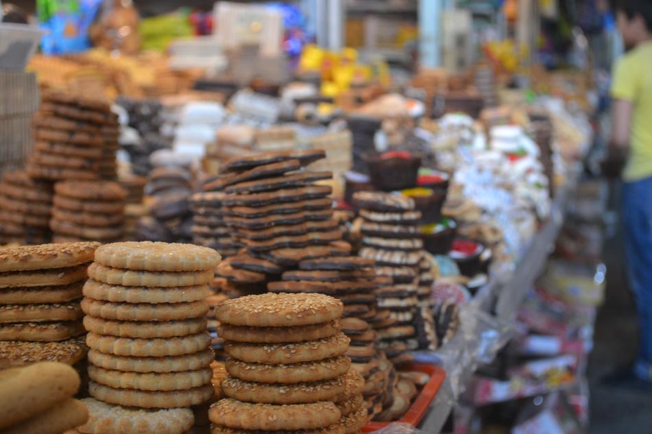 sale of cookies in the market