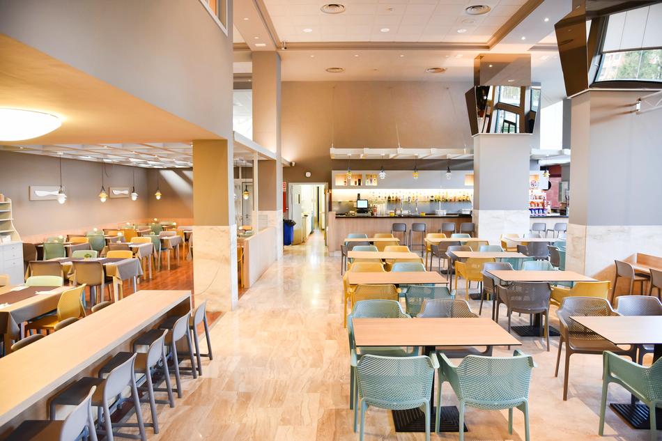 pleasant atmosphere in the restaurant