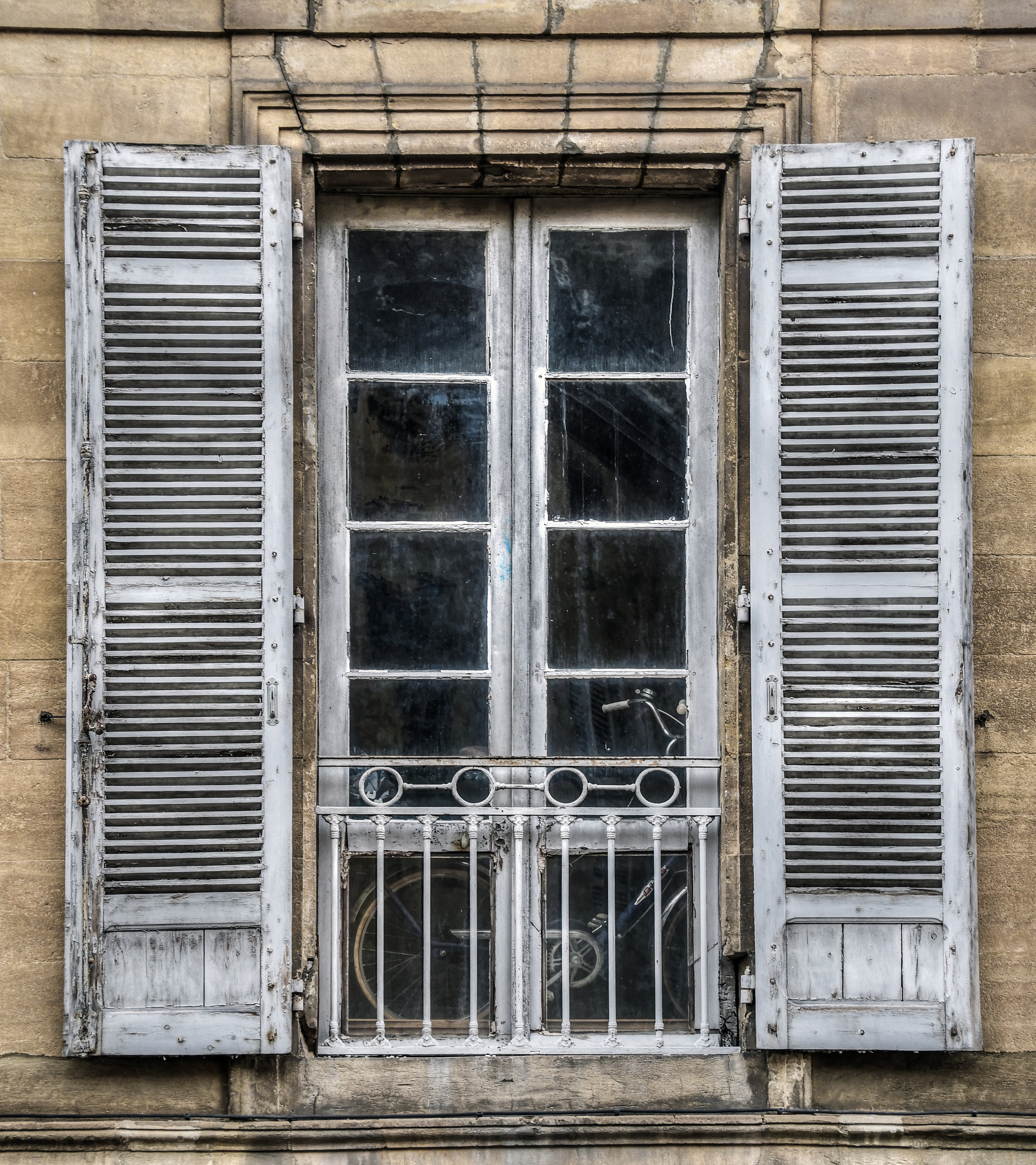 Интересные старинные окна