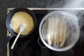 Cooking asparagus in a pan