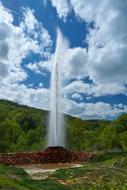 fountain pouring up