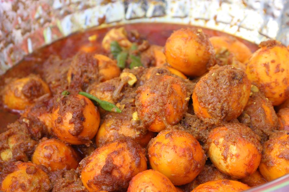 fried eggs with spices