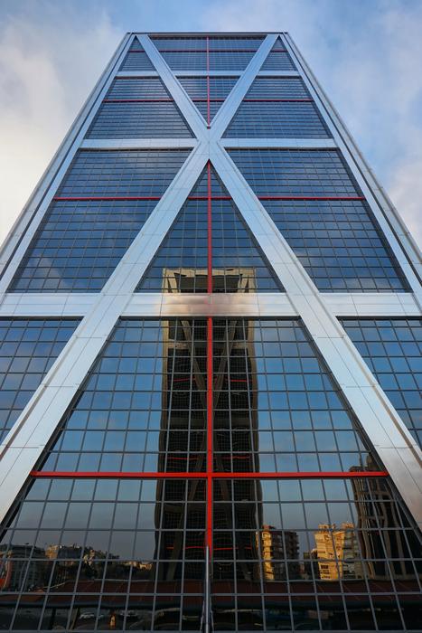 Madridt Torres Kio Tower facade