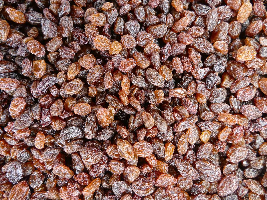 dried sweet raisins