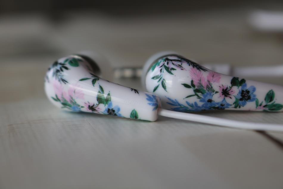 Headphones White Flowers
