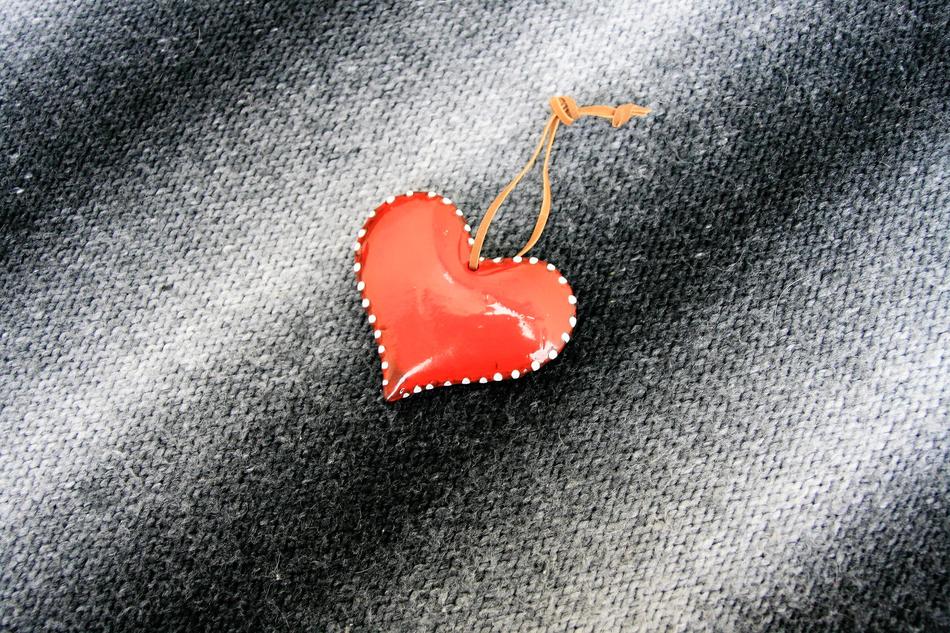 heart red background black