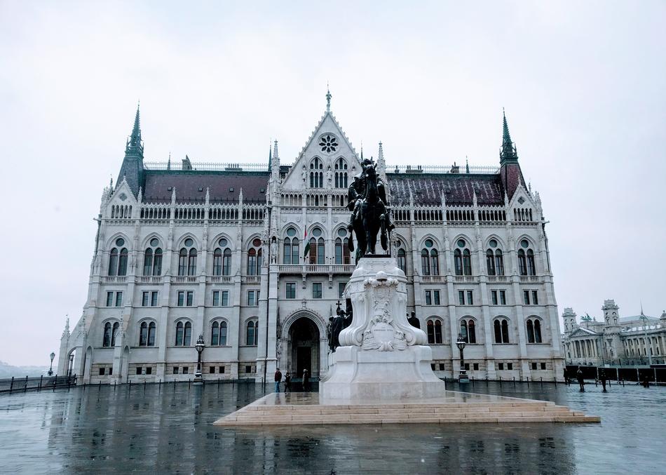 Budapest Parliament Statue at winter
