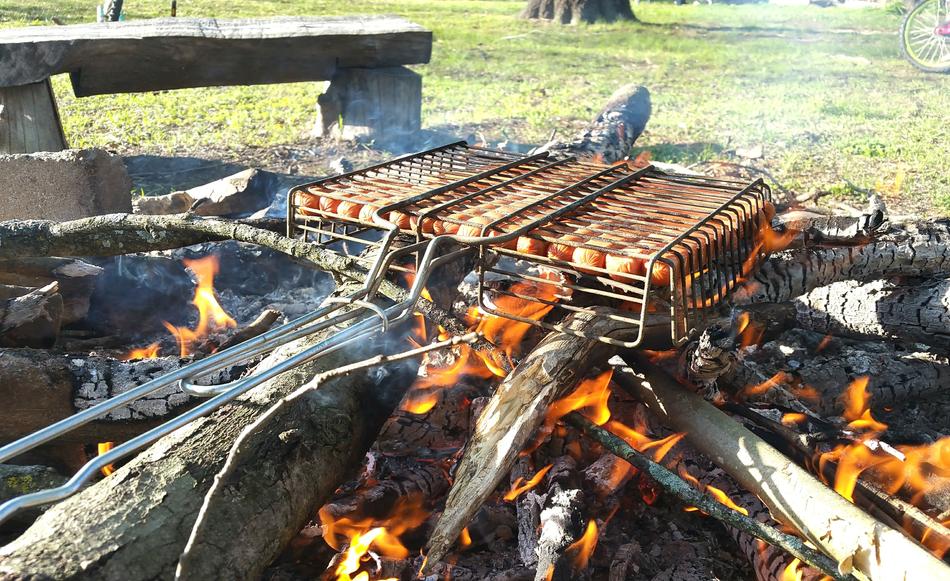 Camp Fire Hot-Dogs