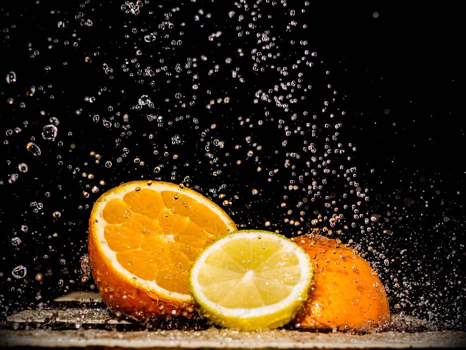 oranges in water drops
