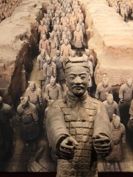 Many old sculptures of the soldiers together