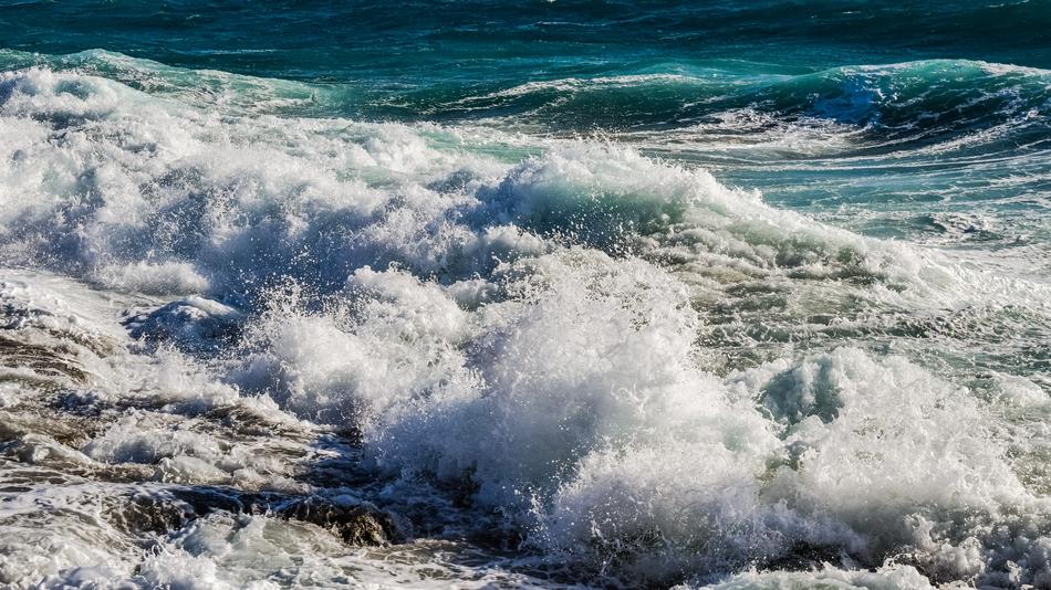 Wave Crushing Spray