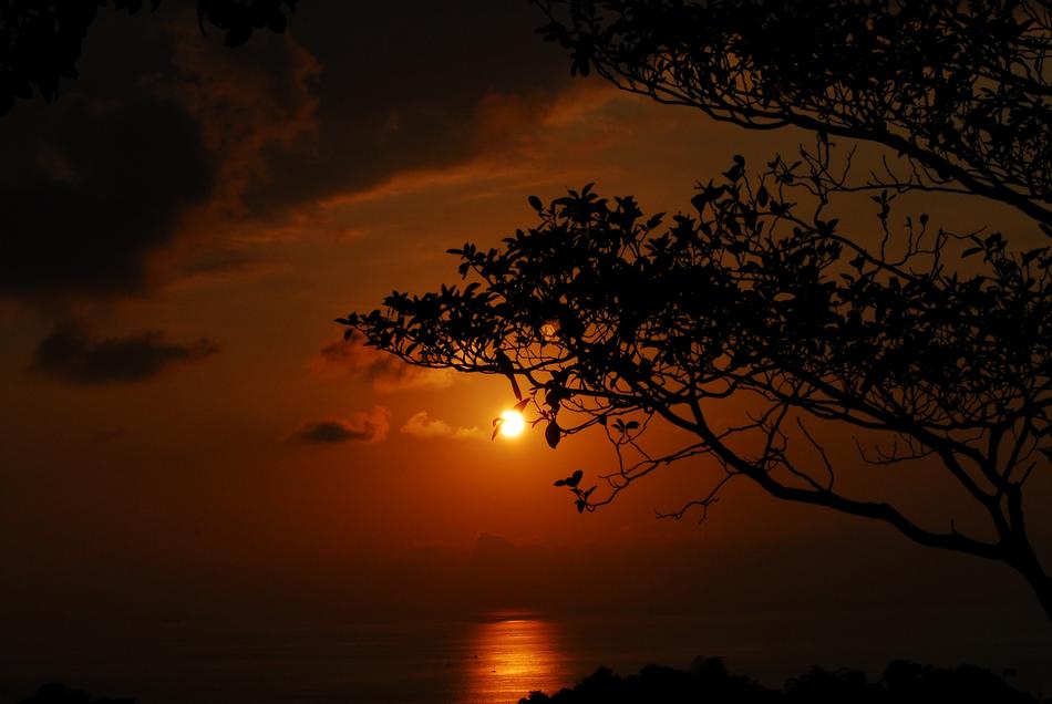 Scene of Costa Rica sea at sunset