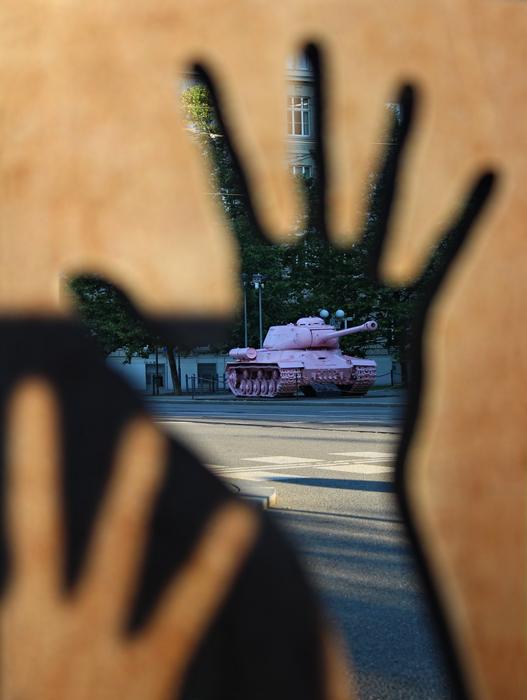 Tank Pink Art Street