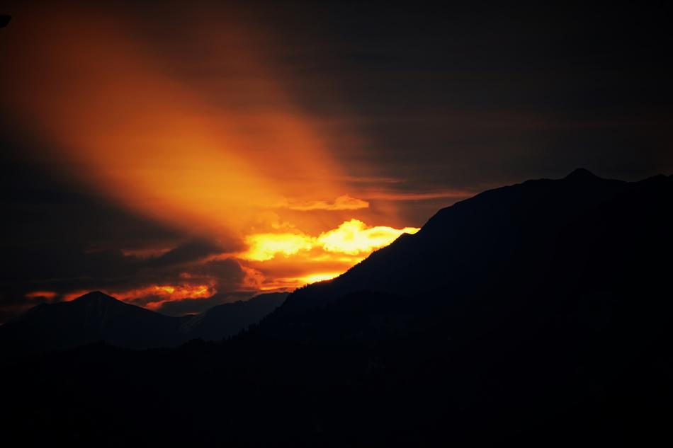 Sunrise Mountains Contour