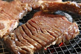 Juicy grilled ribs