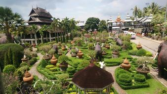 chinese beautiful gardens are green