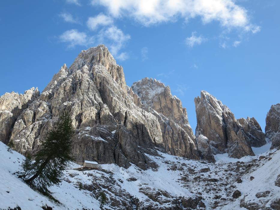 Sassolungo Snow Mountain