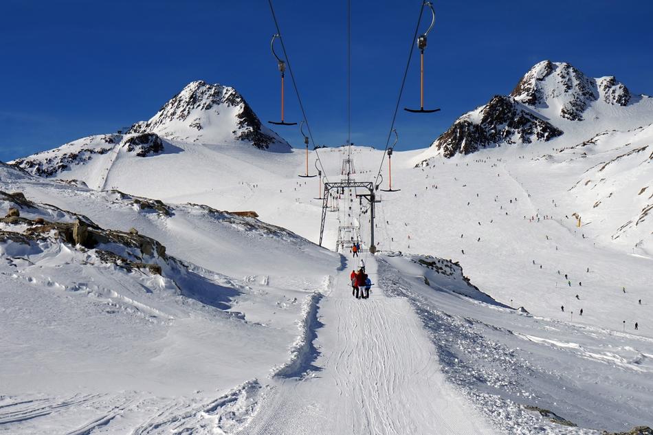 white snow with mountains