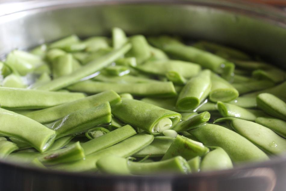 green beans boiled in water