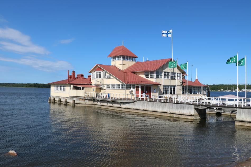 Finnish Oak Island Restaurant knipan